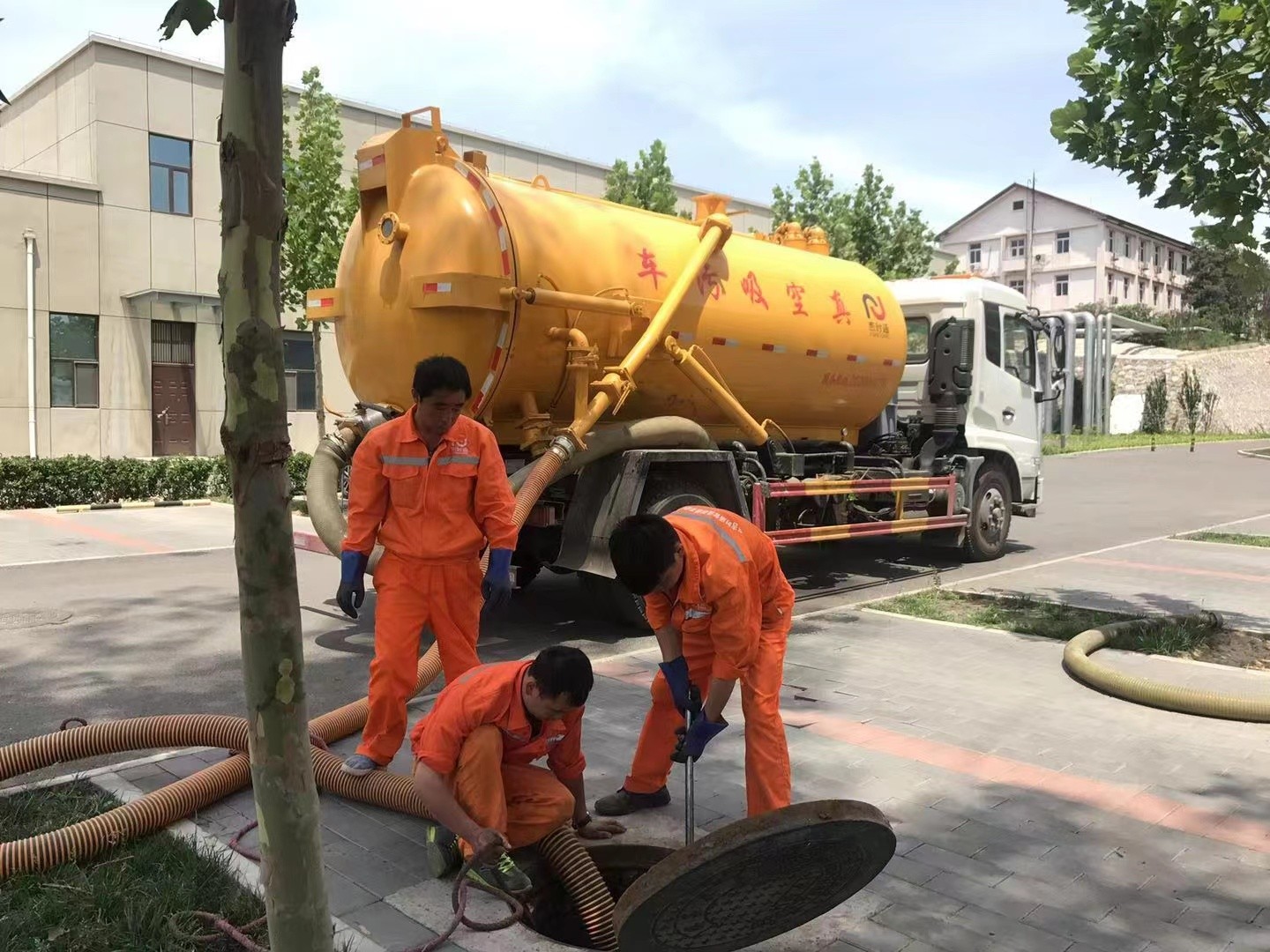 长兴化粪池清理与5-8吨吸粪车施工效率分析
